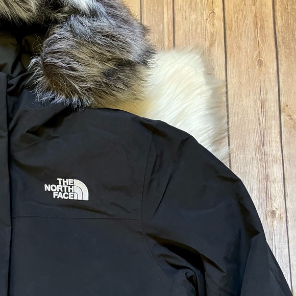 The North Face Women’s Arctic Parka Waterproof Coat In Black - Picture 3 of 10